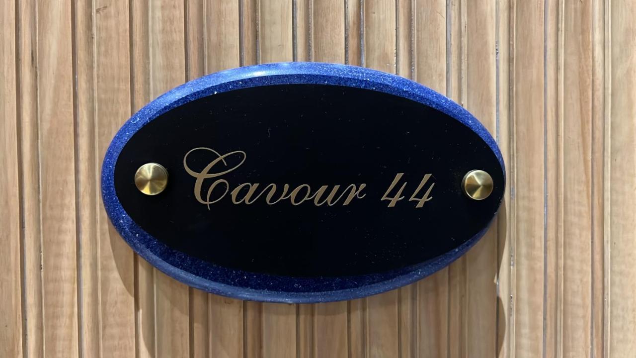 Cavour 44 *